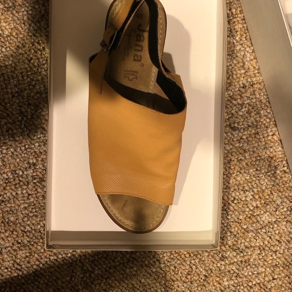 Jana size 8.5 orange (camel) wedge heels - Picture 3 of 4